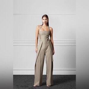Beautiful, tailored pleated jumpsuit With belt and removable neck strap.